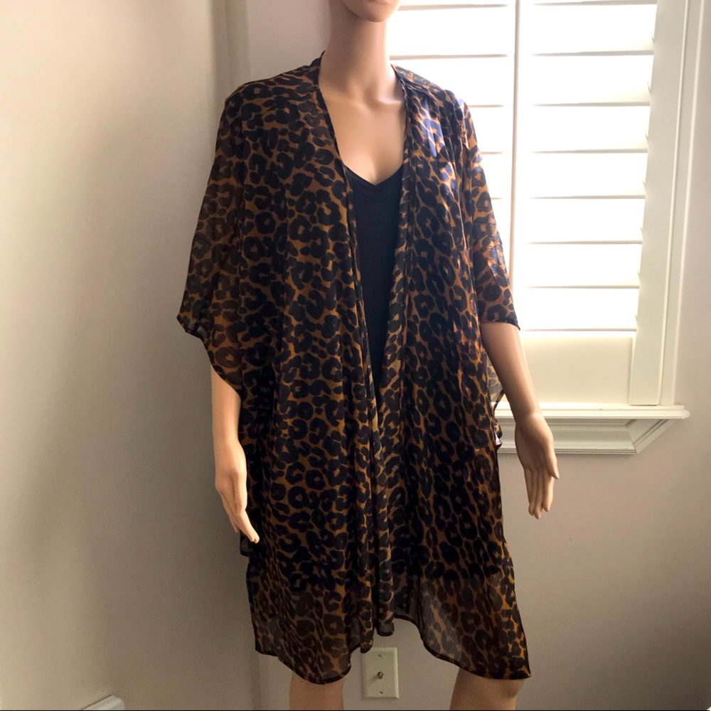 Black/Brown Leopard Print Shall & Sleeveless Top